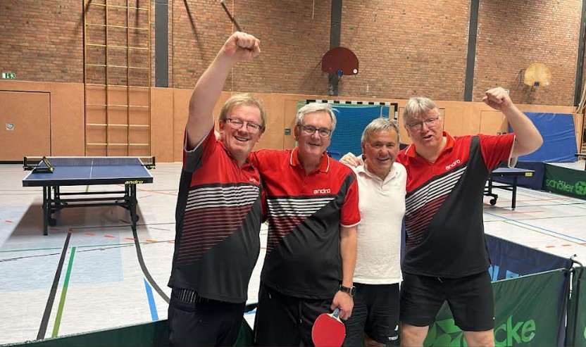 Jubelnde 4. Mannschaft des TTC Horneburg